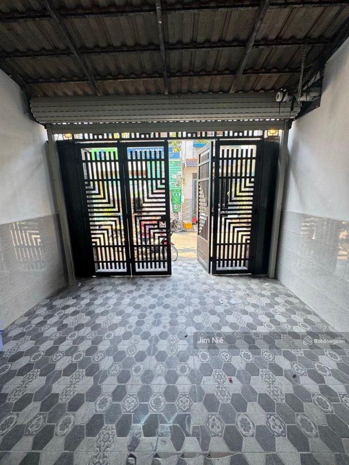 Ngay chợ khiếu năng tĩnh  gần khu tên lửa  nhà 2 tầng  4x18m  hẻm 7m thông  sổ hoàn công.