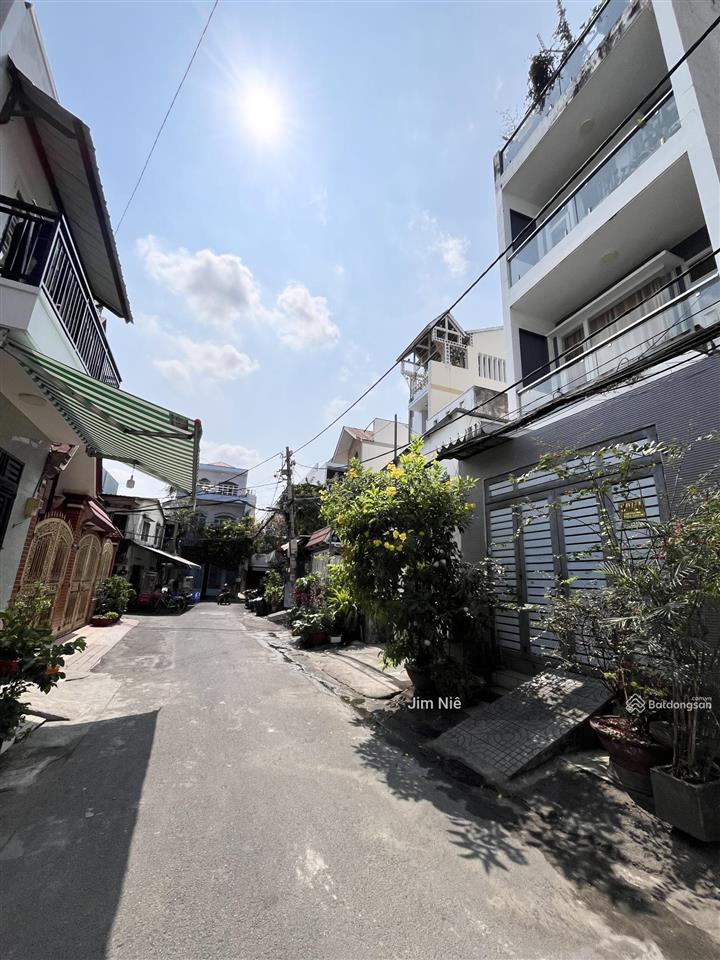 Ngay chợ khiếu năng tĩnh  gần khu tên lửa  nhà 2 tầng  4x18m  hẻm 7m thông  sổ hoàn công.