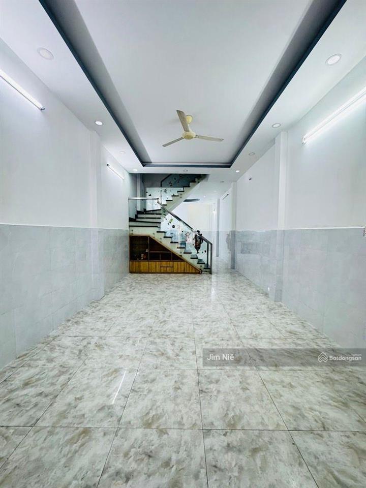 Ngay chợ khiếu năng tĩnh  gần khu tên lửa  nhà 2 tầng  4x18m  hẻm 7m thông  sổ hoàn công.