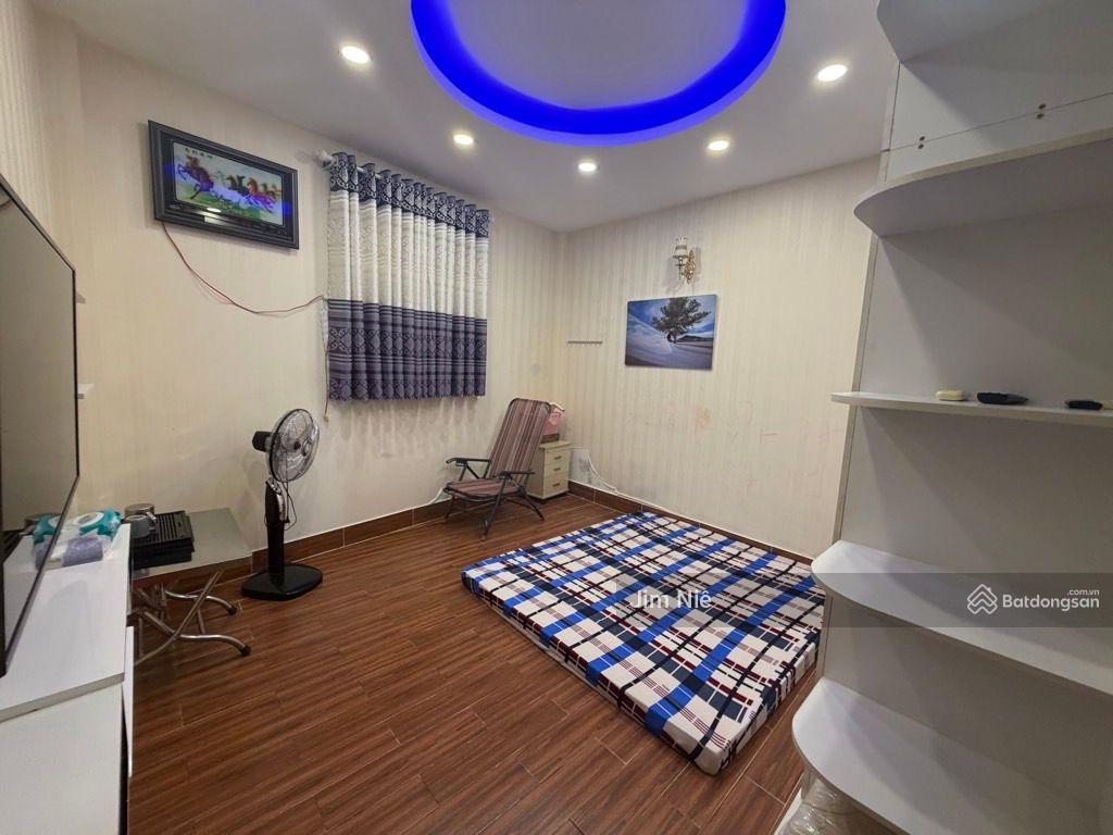 Khu an ninh  nhà 3 tầng  4x20m  gần akari võ văn kiệt  xe hơi đậu trong nhà  sổ hoàn công.