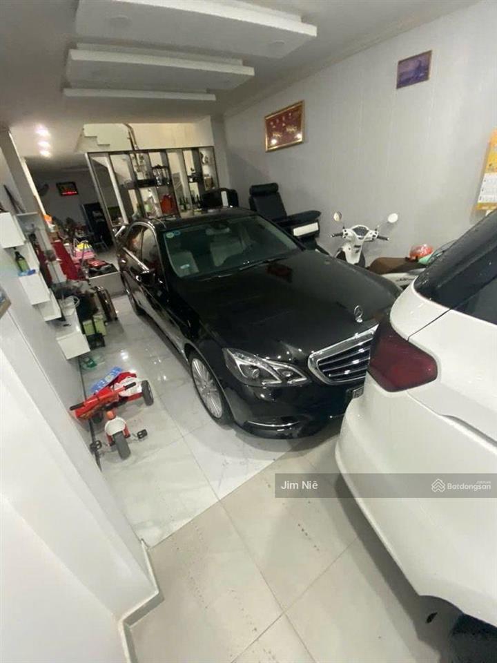 Khu an ninh  nhà 3 tầng  4x20m  gần akari võ văn kiệt  xe hơi đậu trong nhà  sổ hoàn công.