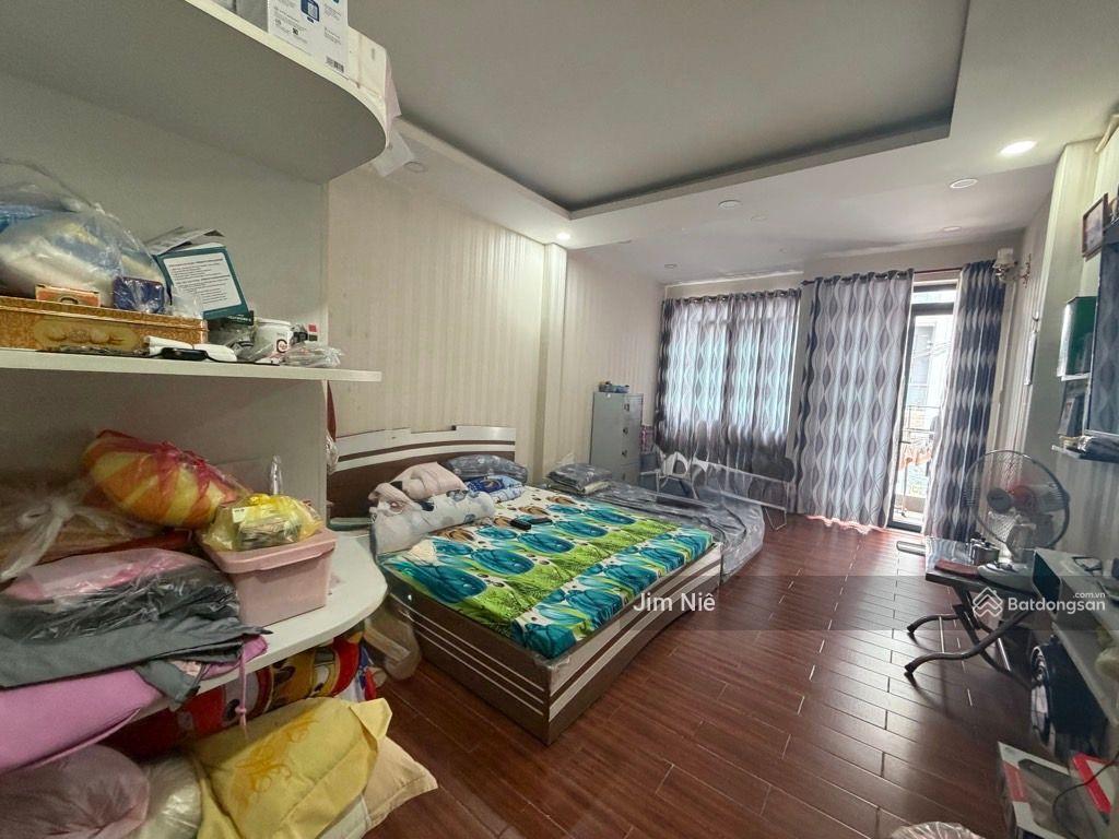 Khu an ninh  nhà 3 tầng  4x20m  gần akari võ văn kiệt  xe hơi đậu trong nhà  sổ hoàn công.