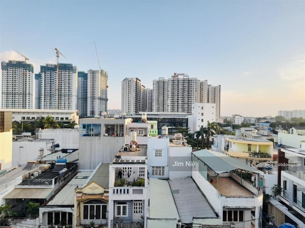 Mặt tiền kdc nam long  nhà 5 tầng  84m2  ngang đẹp 6m  xe hơi trong nhà.