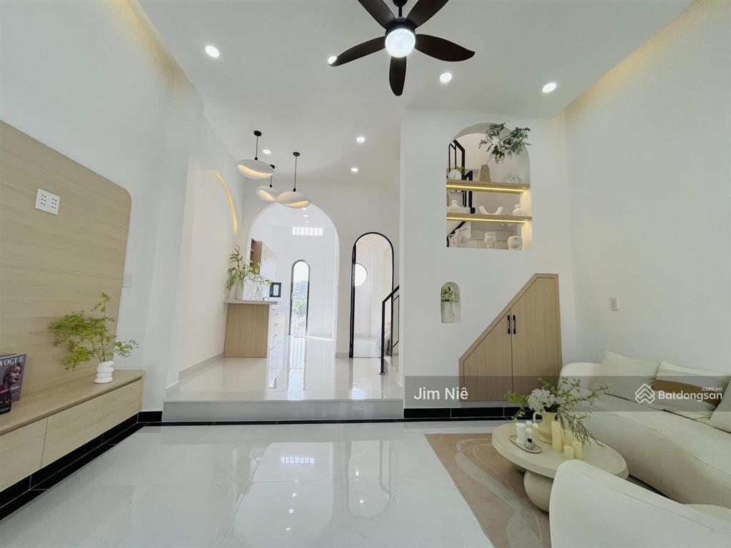 Siêu phẩm  ngay akari võ văn kiệt  nhà 2 tầng  5x13m  hẻm xe hơi