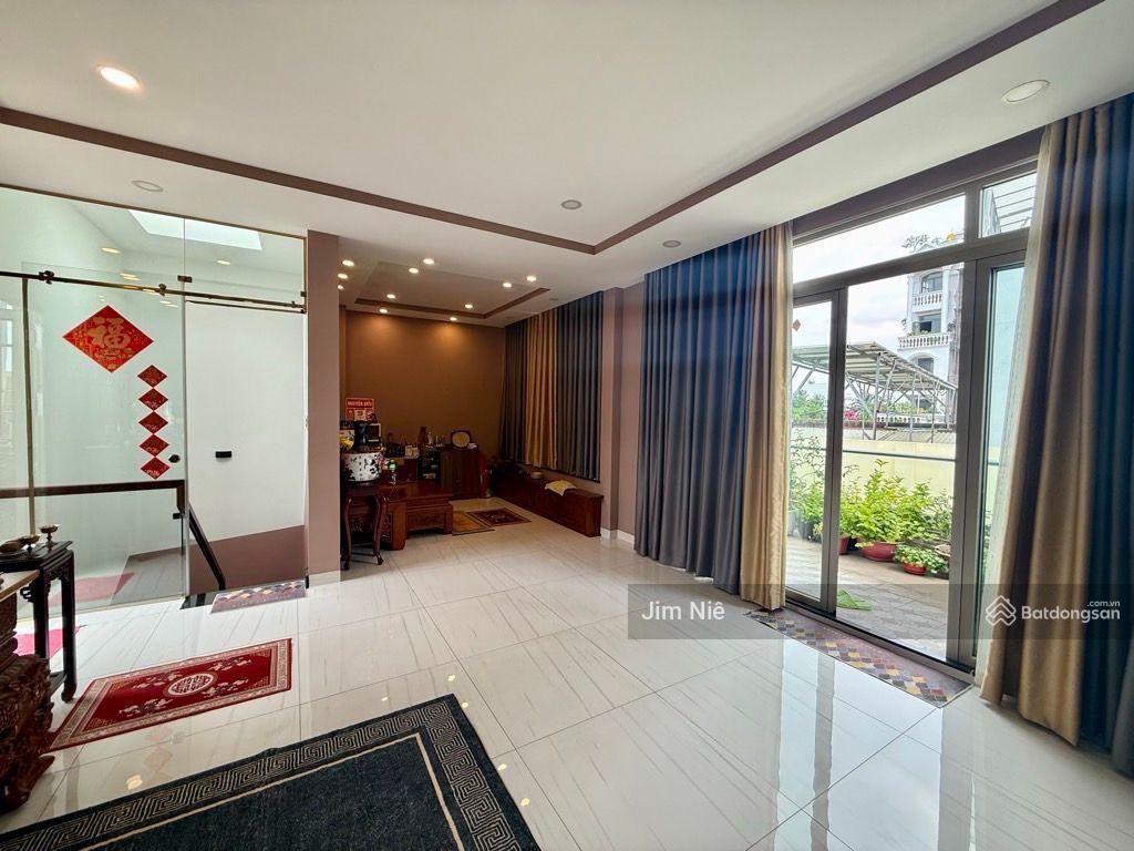 Bán gấp nhà 4 tầng  ngang 8m  vòng xoay phú lâm  tặng nội thất  sổ hoàn công.