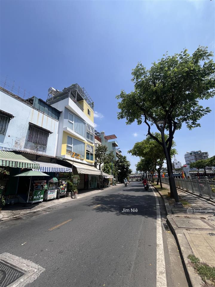 Bán gấp nhà 4 tầng  ngang 8m  vòng xoay phú lâm  tặng nội thất  sổ hoàn công.