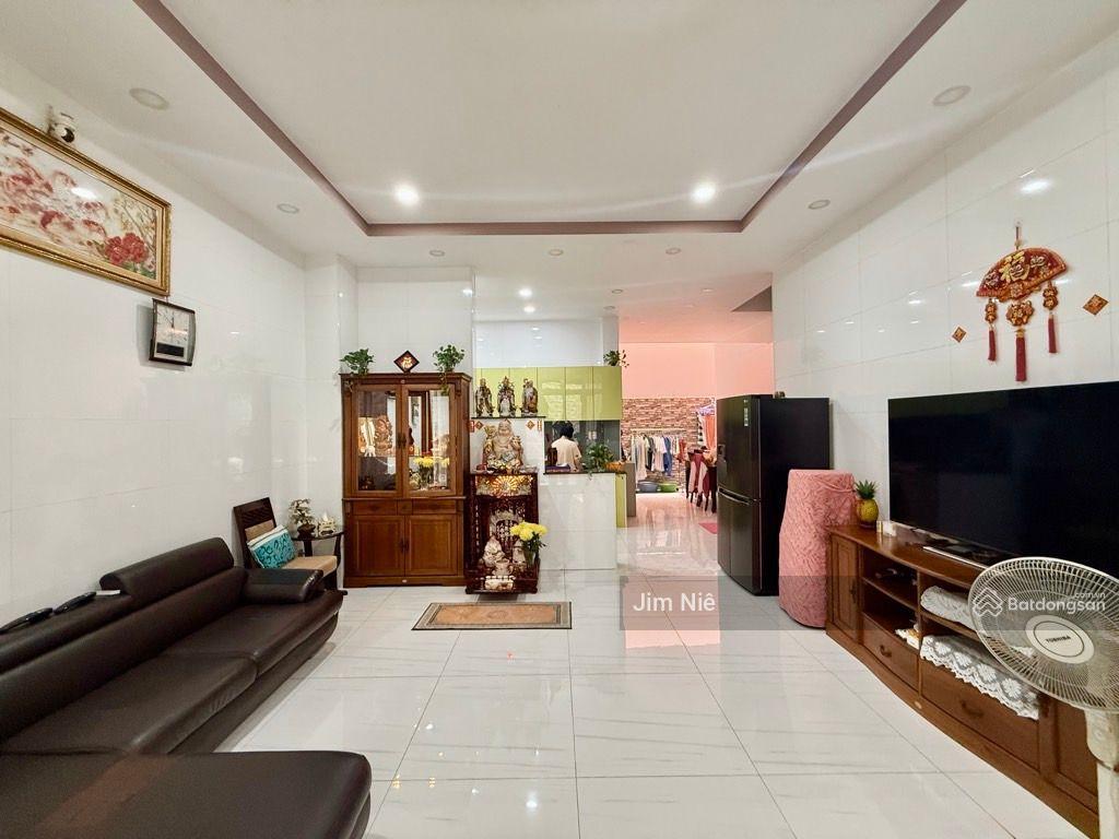 Bán gấp nhà 4 tầng  ngang 8m  vòng xoay phú lâm  tặng nội thất  sổ hoàn công.