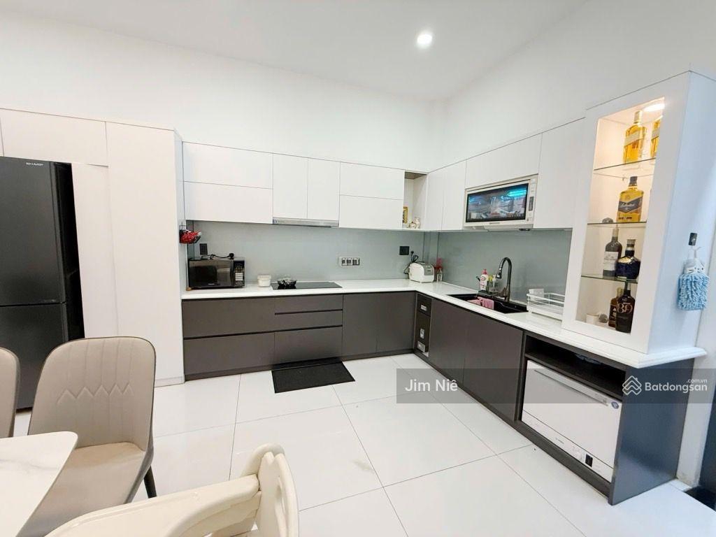 Khu tên lửa  gần nhà thờ phaolô  4 tầng  4x20m  đường 6m xe hơi  khu hiếm nhà bán.