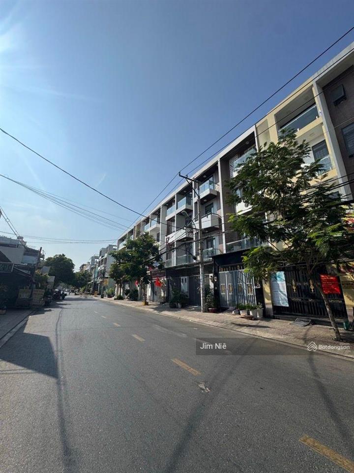 Khu tên lửa  gần nhà thờ phaolô  4 tầng  4x20m  đường 6m xe hơi  khu hiếm nhà bán.