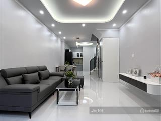 Nhỉnh 4 tỷ  nhà 2 tầng  gần bến xe miền tây  43m2  tặng nội thất