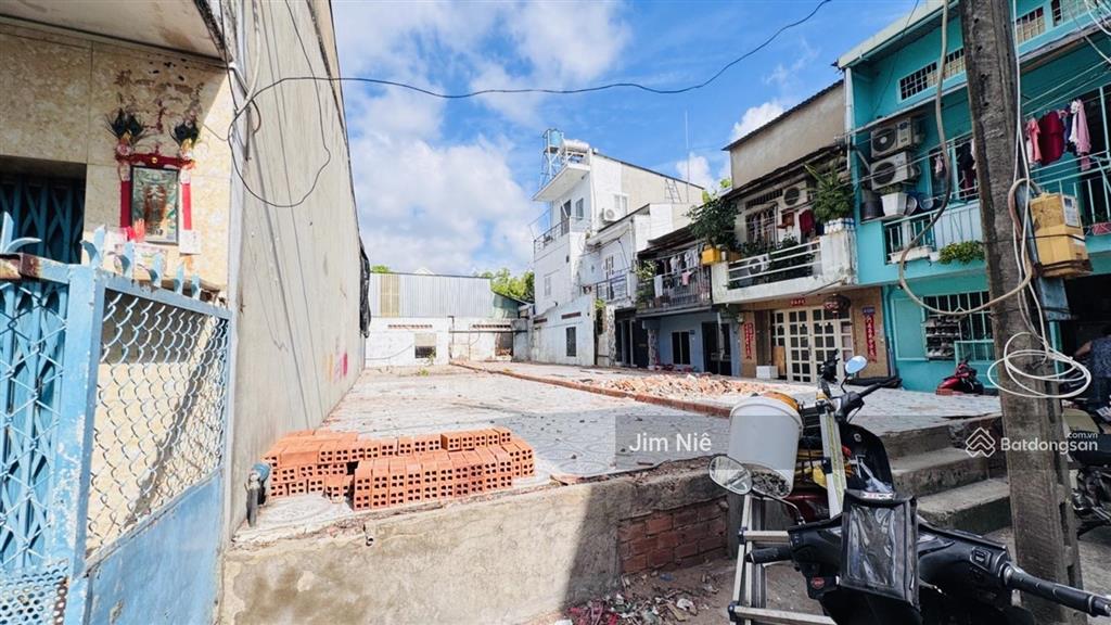 Đất đẹp vuông vức  4x20m  gần chợ da sà  giáp quận 6  hẻm xe hơi  xây 5 tầng