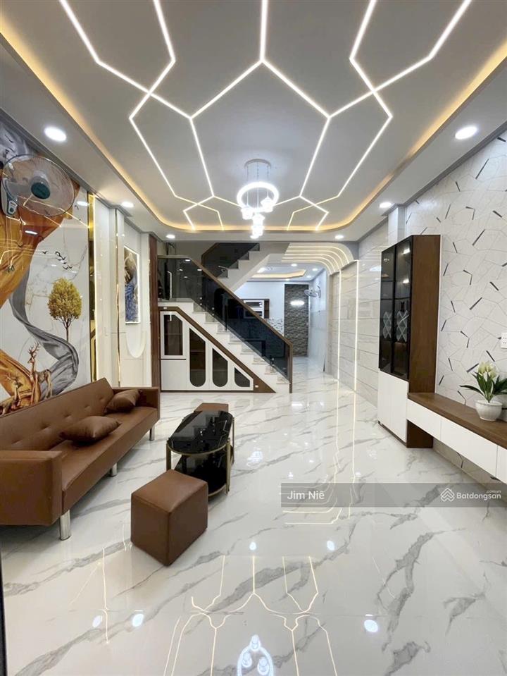 Ngay chợ minh phụng  cầu vượt cây gõ  nhà 3 tầng  dts 127m2  tặng nội thất.