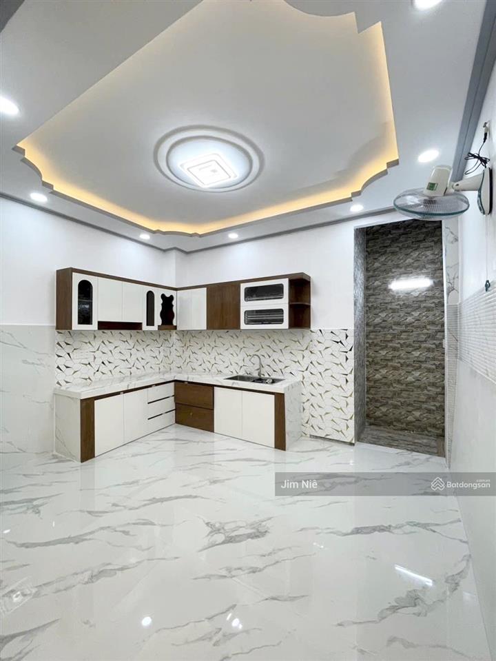 Ngay chợ minh phụng  cầu vượt cây gõ  nhà 3 tầng  dts 127m2  tặng nội thất.