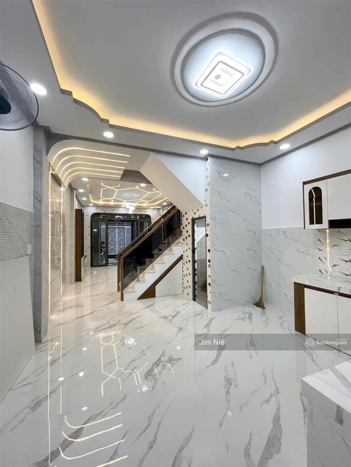 Ngay chợ minh phụng  cầu vượt cây gõ  nhà 3 tầng  dts 127m2  tặng nội thất.