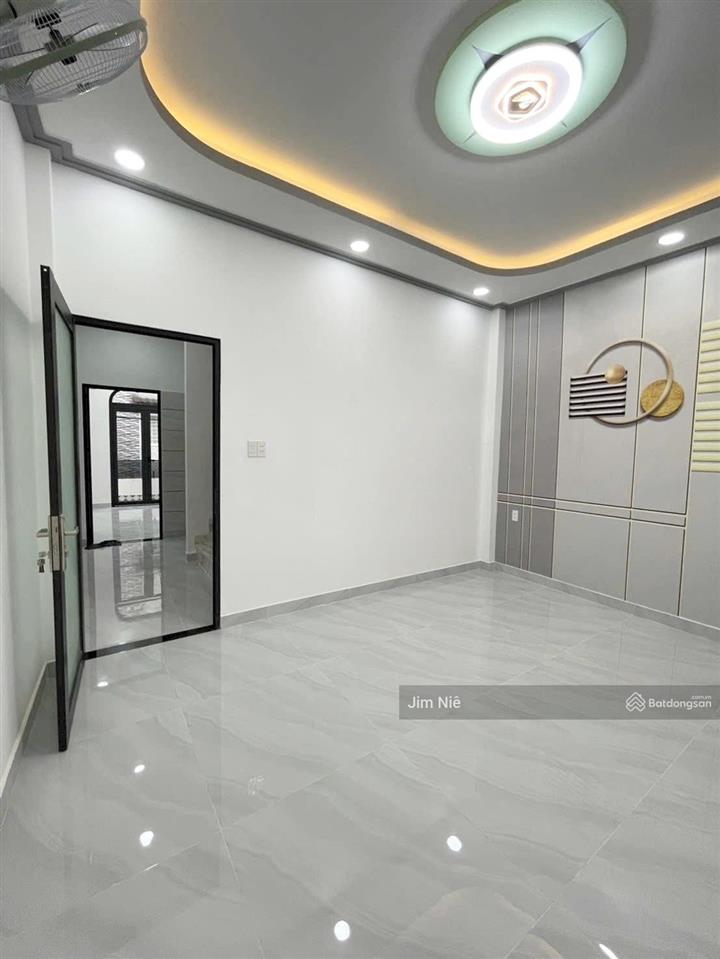 Ngay chợ minh phụng  cầu vượt cây gõ  nhà 3 tầng  dts 127m2  tặng nội thất.