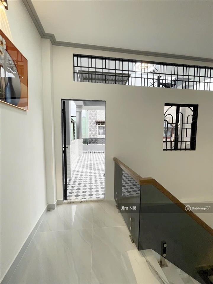 Ngay chợ minh phụng  cầu vượt cây gõ  nhà 3 tầng  dts 127m2  tặng nội thất.