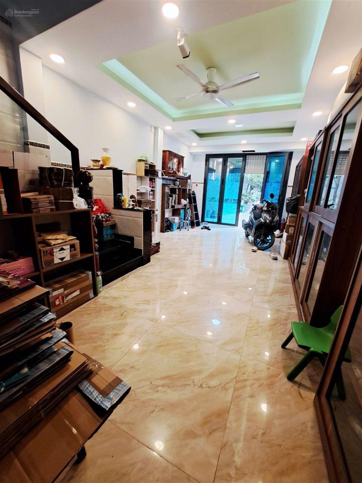 Nhà 2 tầng  4x20m  khu nam hùng vương  gần trường quốc tế royal  xe hơi đậu cửa