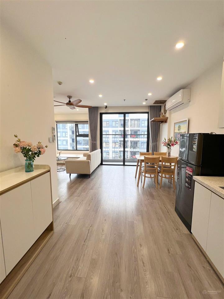 Chuyển nhà cần bán căn chung cư 2pn + 1, phân khu gs cao cấp smart city, giá 5,3 tỷ có thương lượng