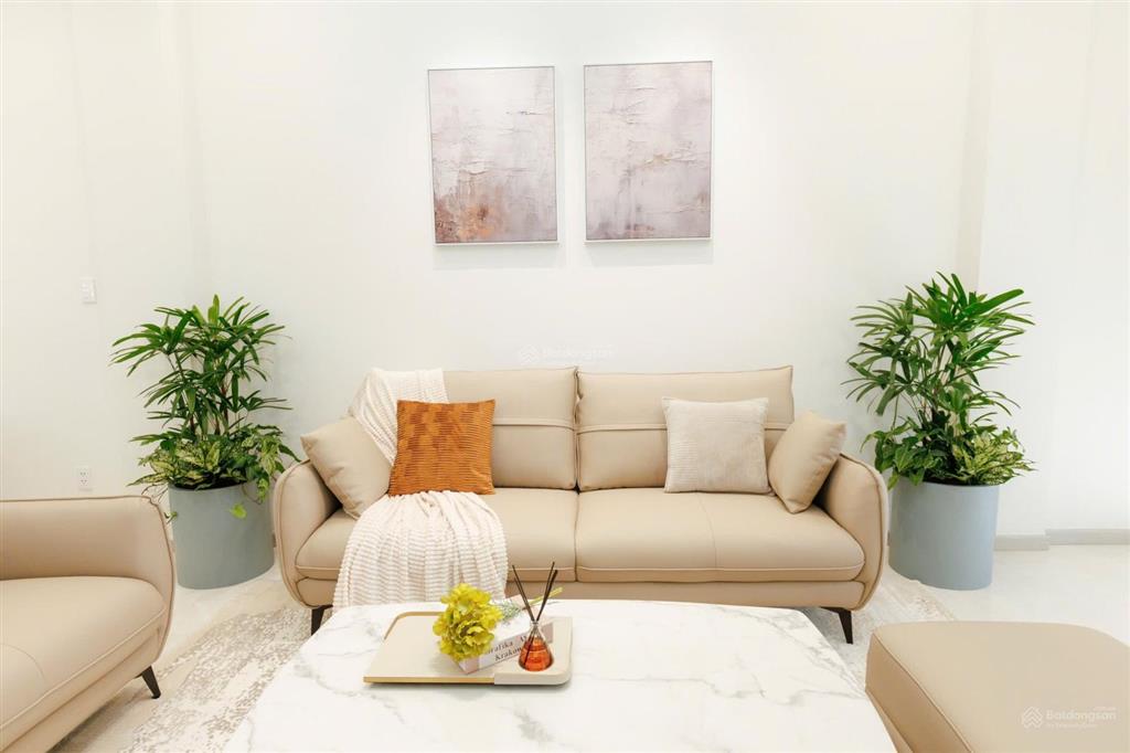 Cho thuê nhà phố hoàn thiện cđt elite life giá rẻ bất ngờ 8.5tr. nhà 1 trệt 2 lầu nhà thô cđt đẹp