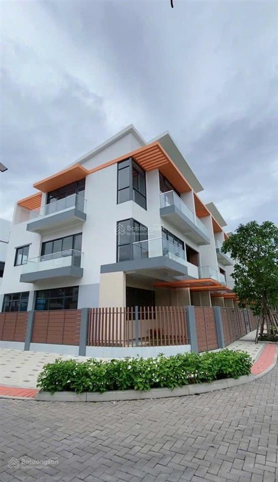 Cho thuê nhà phố hoàn thiện cđt elite life giá rẻ bất ngờ 8.5tr. nhà 1 trệt 2 lầu nhà thô cđt đẹp