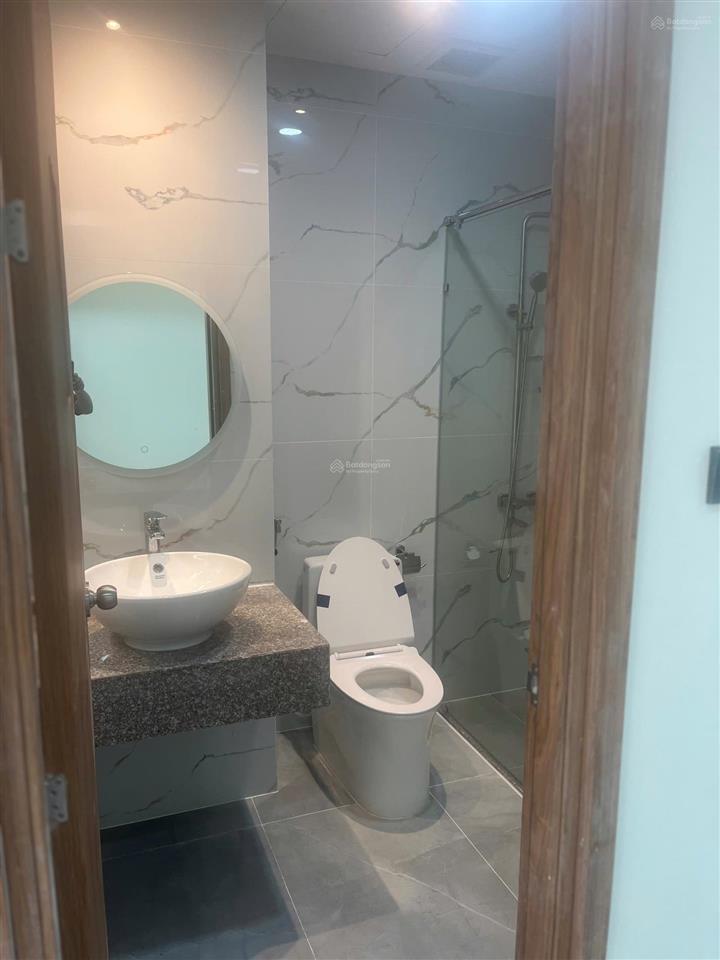 Cần cho thuê shophouse dt 6x20 xd 1trệt, 1 lửng, 3 lầu, 5pn, 6wc, nt cơ bản cao cấp, trục phố đi bộ
