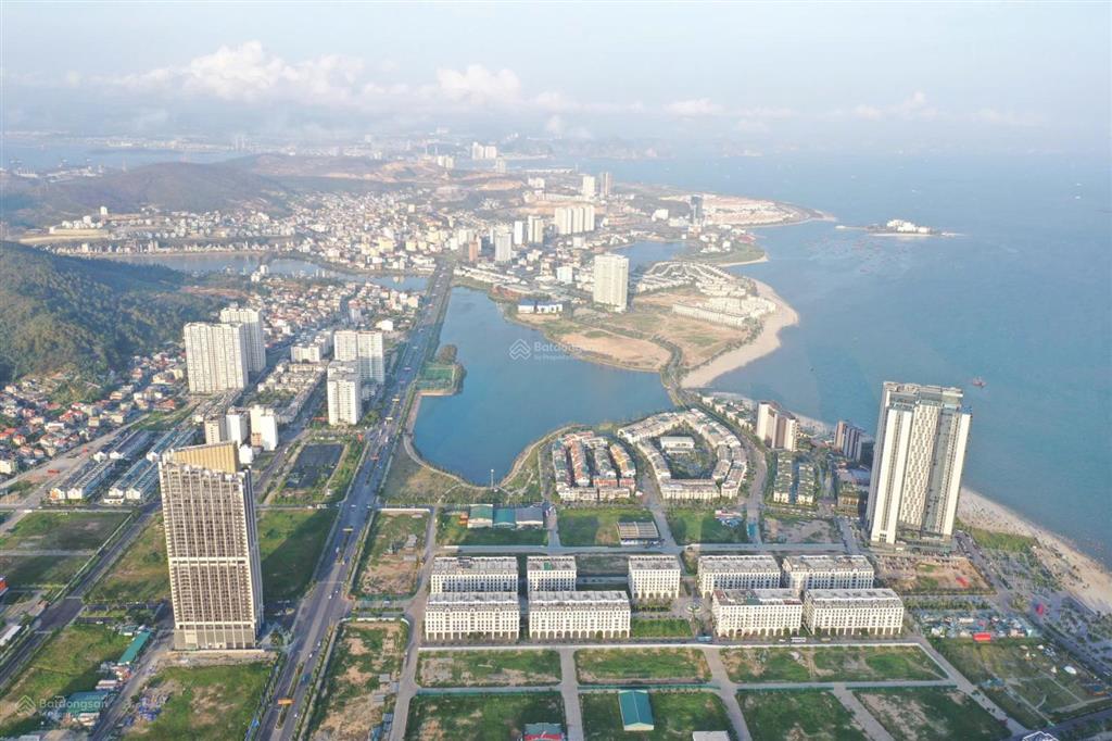 Căn condotel cao cấp hạ long giá cạnh tranh chỉ 67,2 triệu/m2 (dự án icon40  bim group).