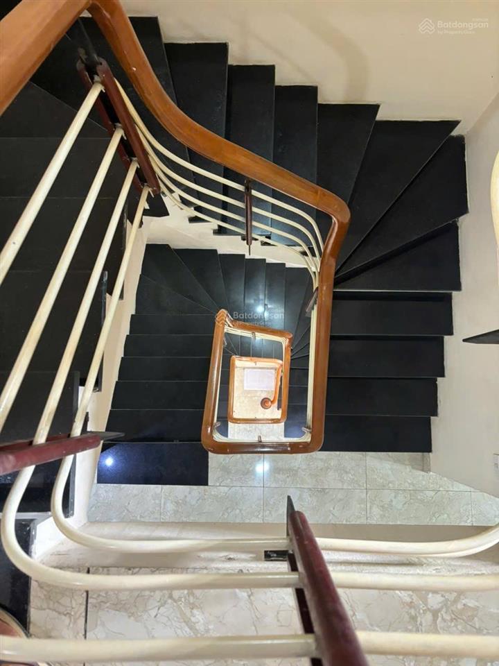 Chính chủ! mặt đường bờ sông sét  một mặt phố, mặt ngõ sau ô tô tránh  45m2*5 tầng  vỉa hè kd.