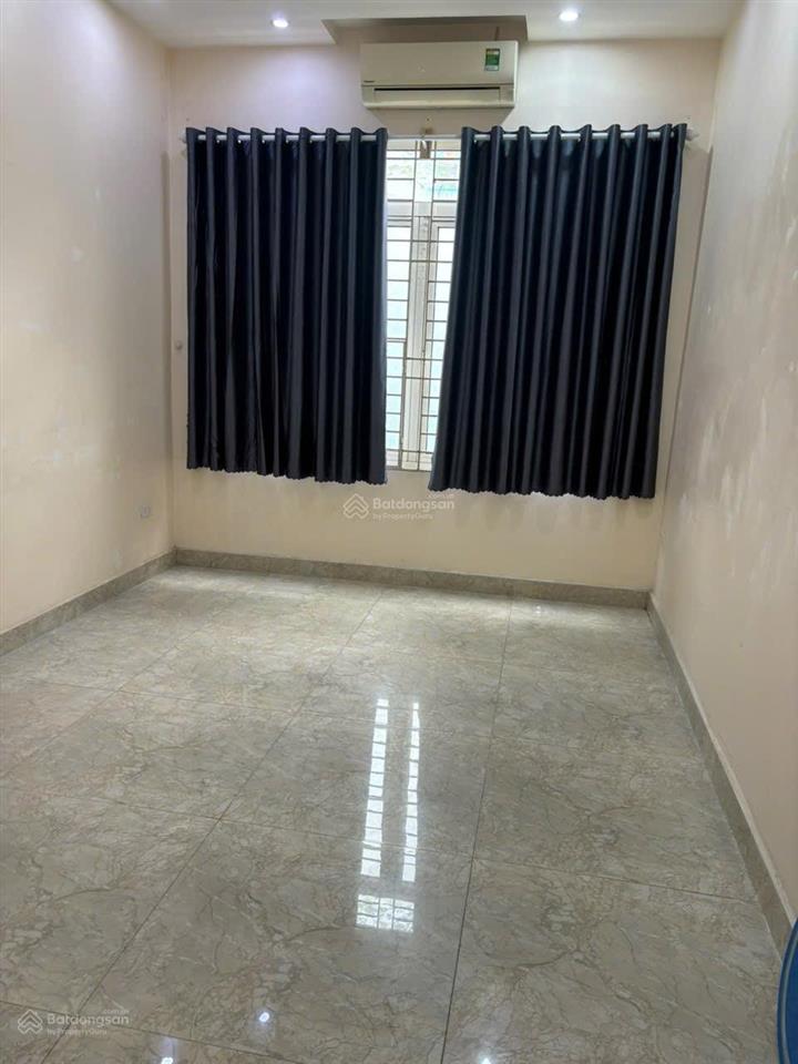Chính chủ! mặt đường bờ sông sét  một mặt phố, mặt ngõ sau ô tô tránh  45m2*5 tầng  vỉa hè kd.
