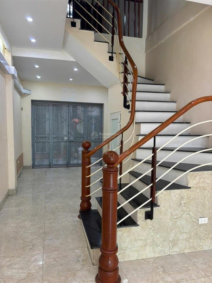 Chính chủ! mặt đường bờ sông sét  một mặt phố, mặt ngõ sau ô tô tránh  45m2*5 tầng  vỉa hè kd.