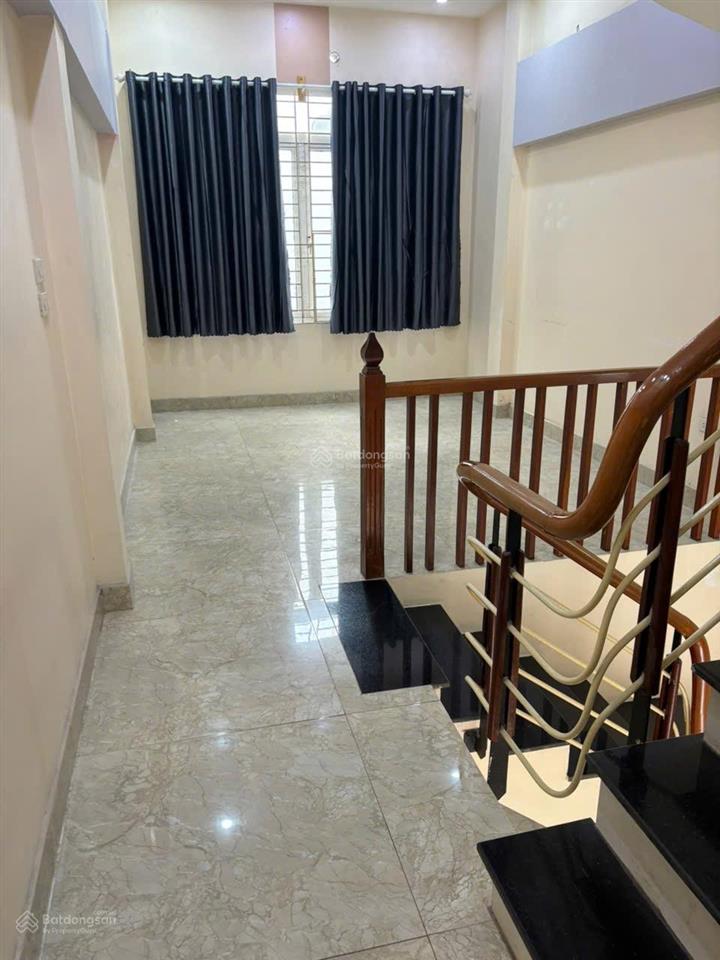 Chính chủ! mặt đường bờ sông sét  một mặt phố, 1 mặt ôtô tránh  40m2,45m2 t2*5 tầng  vỉa hè kd.