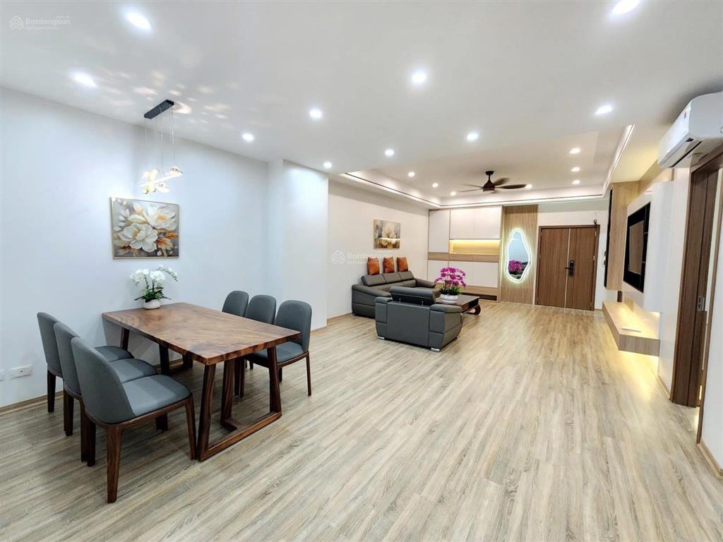 Bán căn hộ cc 130 nguyễn đức cảnh, hoàng mai. dt 131m2 3pn 2vsinh. giá 8,8 tỷ.  0983 282 ***