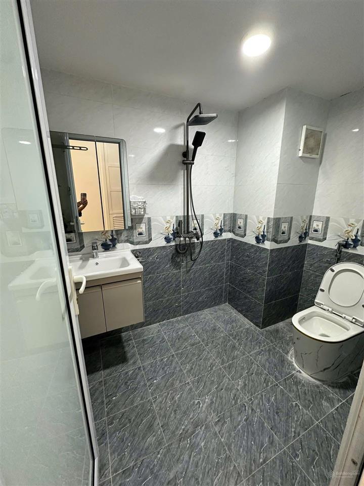 Bán cc toà a1 chung cư 151 nguyễn đức cảnh  hoàng mai. dt 88m2 2pn 2vs. giá 5,5 tỷ.  0983 282 ***