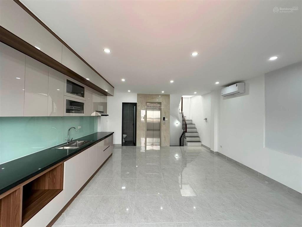 Bán nhà riêng phố lương yên  hai bà trưng. dt 50m2 xây 6 tầng có thang máy. giá 15 tỷ. 0983 282 ***