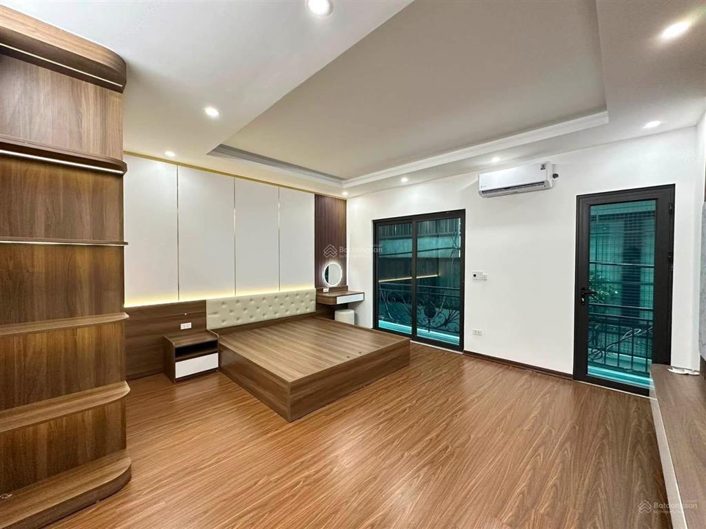 Bán nhà riêng phố lương yên  hai bà trưng. dt 50m2 xây 6 tầng có thang máy. giá 15 tỷ. 0983 282 ***
