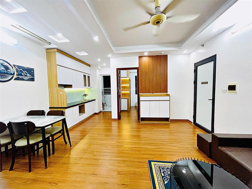 Bán căn hộ chung cư vĩnh hoàng  hoàng mai.
diện tích 60m2 2 p ngủ, 1vsinh. giá 3 tỷ. 0983 282 ***