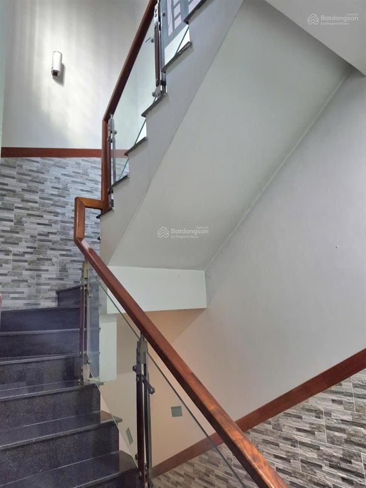 Cần bán chdv 5 tầng đường 22, dt 6x30m có 18 phòng cho thuê và ở, giá tốt chỉ 23,2 tỷ có bớt