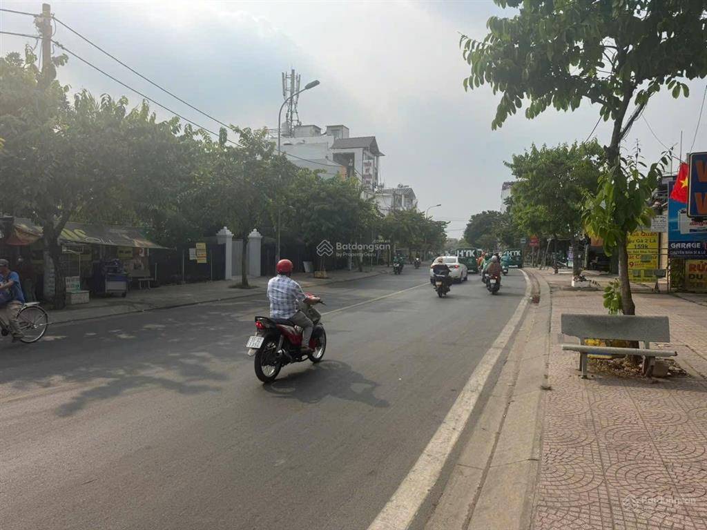 Mt đường số 2 ngay xa lộ hà nội, dt 5,5m full thổ 135m2, khu vực xây được hầm 7 tầng, giá chỉ 20 ty