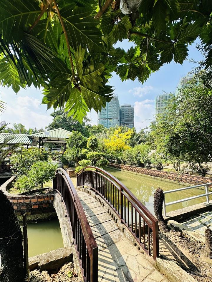 Giá chỉ 19,5 tỷ khuôn viên 2000m2 có 200m2 thổ, sẵn nhà biệt thự vườn giáp rạch, ở nghĩ dưỡng