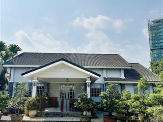 Giá chỉ 19,5 tỷ khuôn viên 2000m2 có 200m2 thổ, sẵn nhà biệt thự vườn giáp rạch, ở nghĩ dưỡng