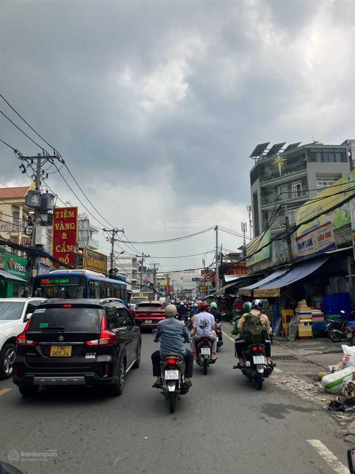 Bán nhà mt nguyễn duy trinh, nhà cấp 4 dt 9mx30m, đang cho thuê 30tr, giá 20 tỷ tl