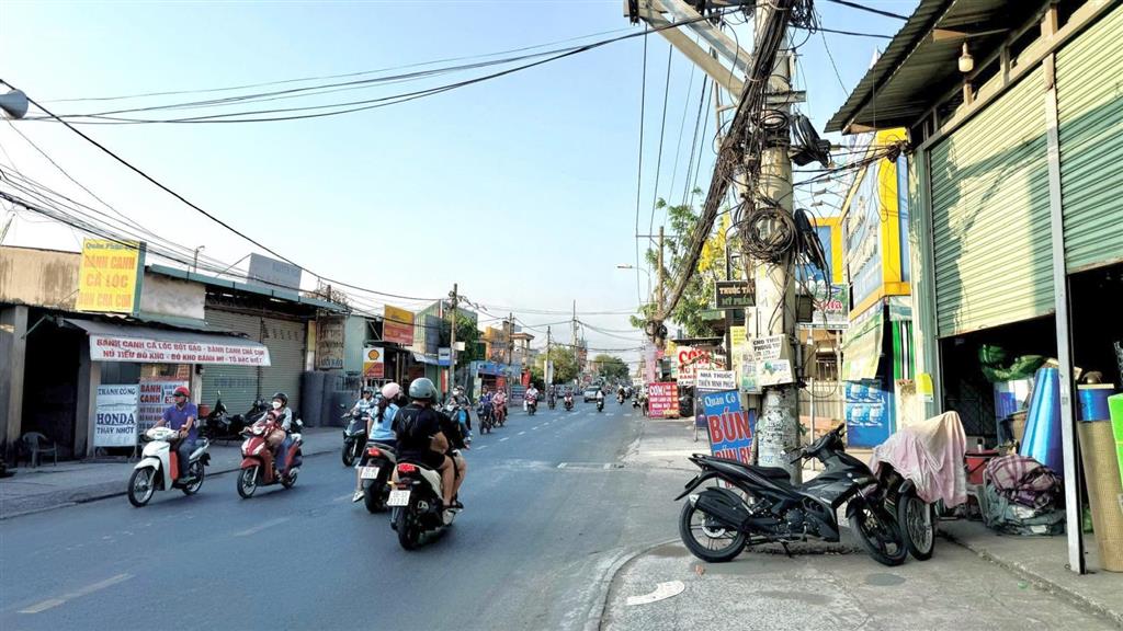 Mt nguyễn xiển ngay vin, dt 10x37m vuông vức, nhà cấp 4 cho thuê 40tr/th, giá chỉ 30 tỷ còn tl