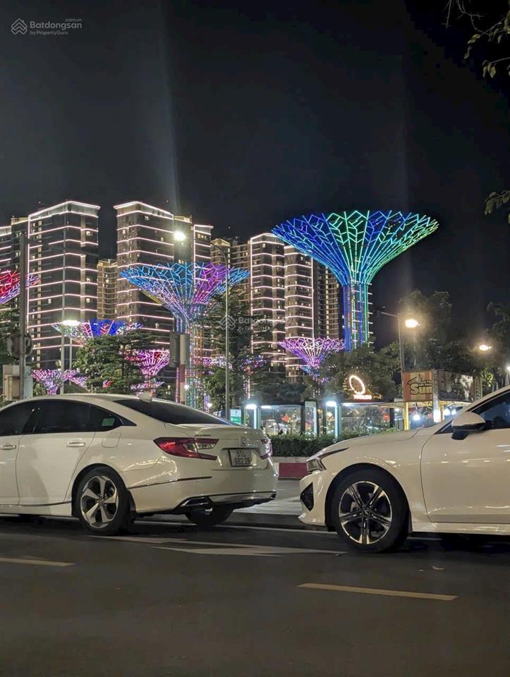 Khuôn viên 2100m2 mt nguyễn xiển, ngang 32m dài 100m vuông vức, full thổ cư, giá chỉ 150 tỷ