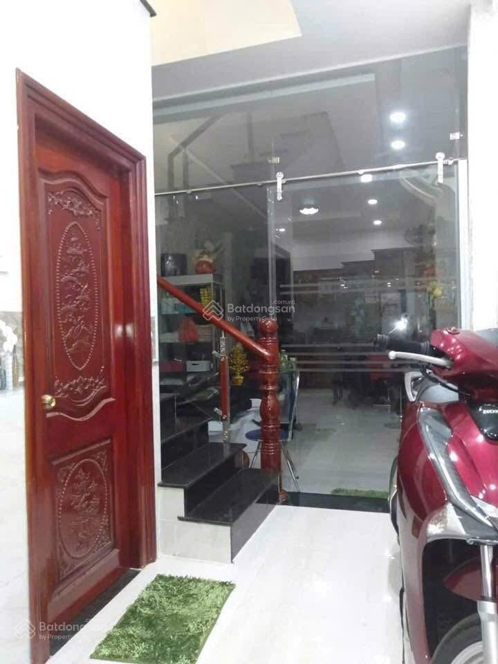Bán nhà mtkd nguyễn hữu dật  dt 4x15m 3 tầng, đường 12m có lề kinh doanh tốt. giá 8 tỷ 7