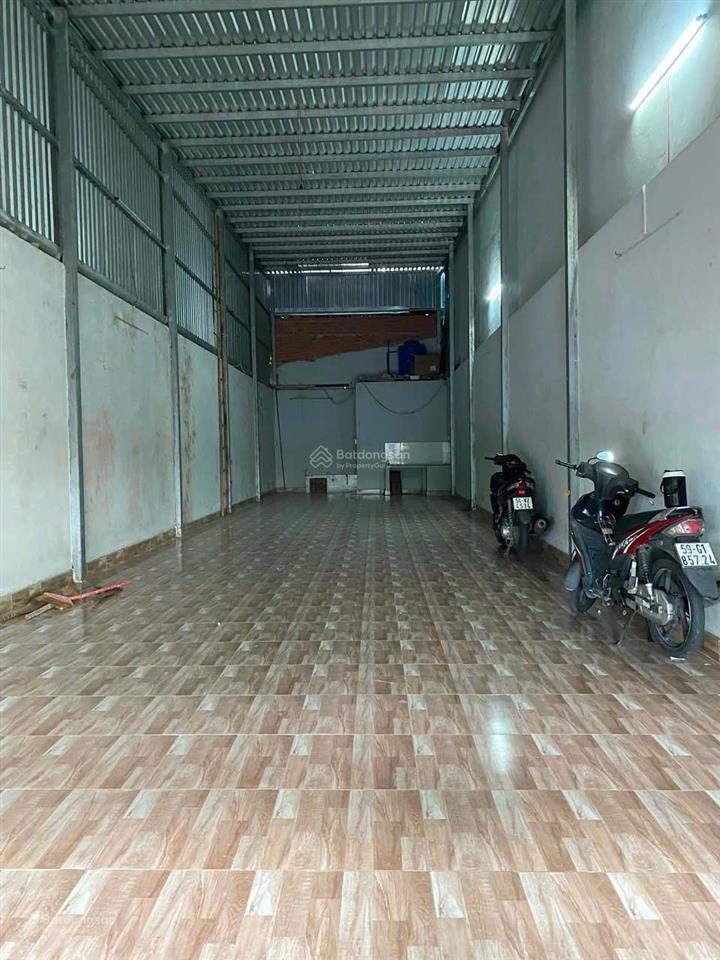 Cho thuê nhà đường xe tải kế kcn tân bình  dt 5x21m cấp 4. giá 12 triệu