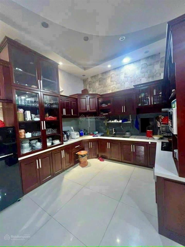 Cho thuê nhà sát kênh tham lương lê trọng tấn  dt 10x20m 1 lầu. giá 33 triệu