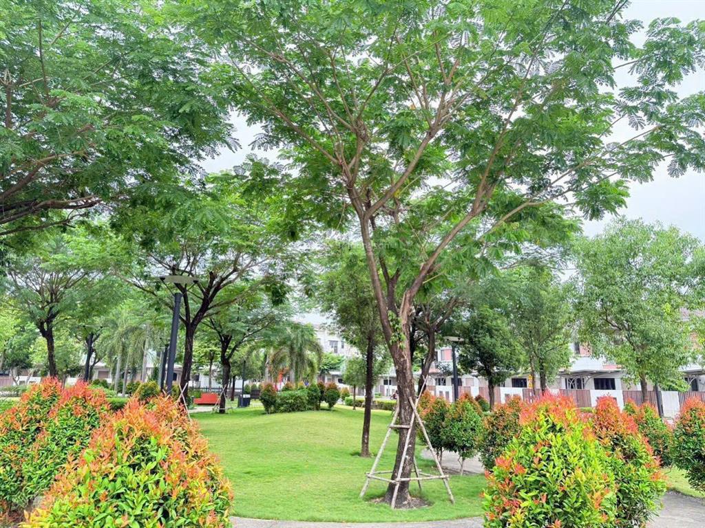 Cần bán nhà phố 1 trệt 2 lầu trong khu đô thị sun casa square cđt vsipii giá 3.2 tỷ full