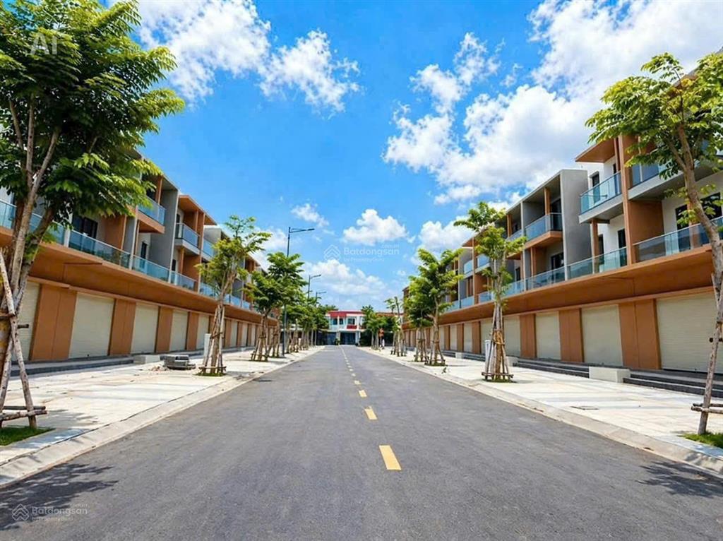 Cần bán nhà phố 1 trệt 2 lầu trong khu đô thị sun casa square cđt vsipii giá 3.2 tỷ full