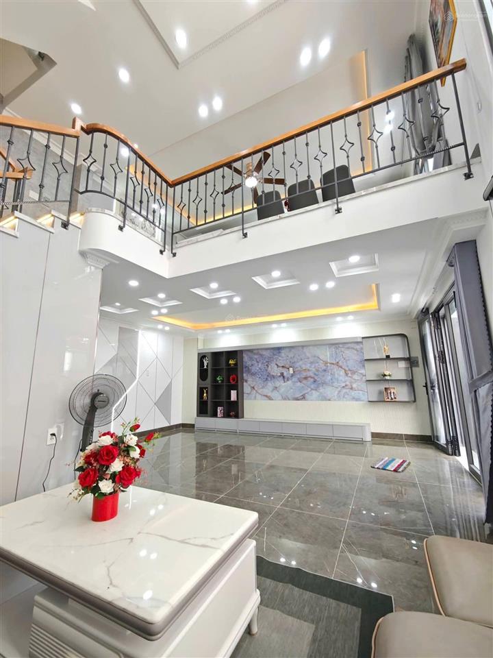 Nhà đẹp full nội thất  ngang 7m vuông vức ngay quang trung , nhà 5 tầng mới xịn xò dọn vào ở ngay