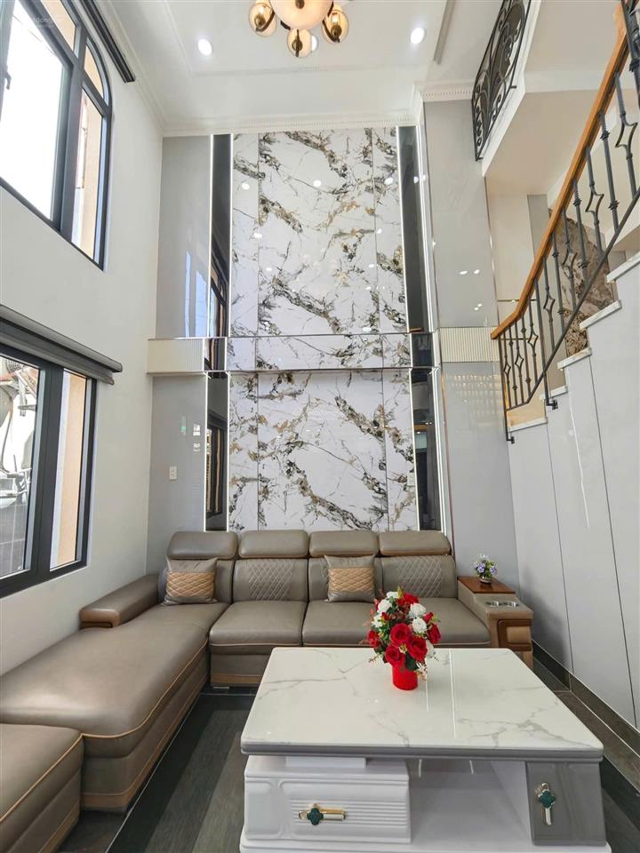 Nhà đẹp full nội thất  ngang 7m vuông vức ngay quang trung , nhà 5 tầng mới xịn xò dọn vào ở ngay