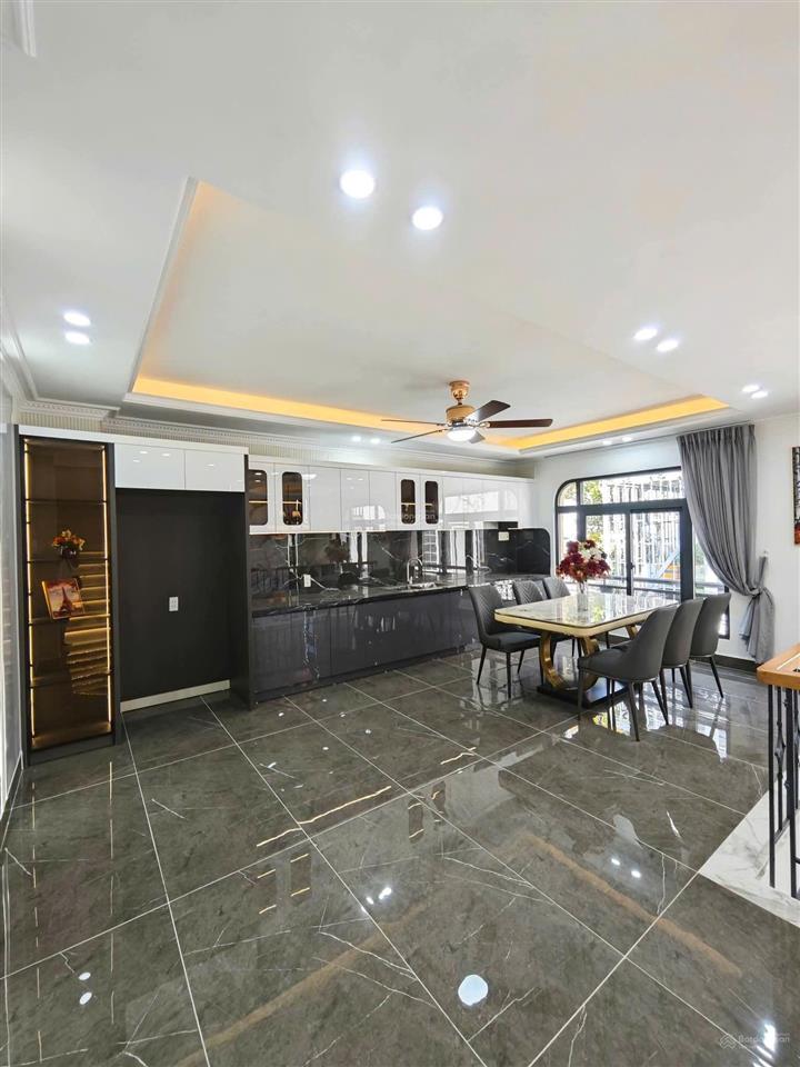 Nhà đẹp full nội thất  ngang 7m vuông vức ngay quang trung , nhà 5 tầng mới xịn xò dọn vào ở ngay